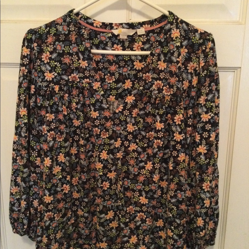 Pretty floral with black background US women’s size 16/18 Boden blouse